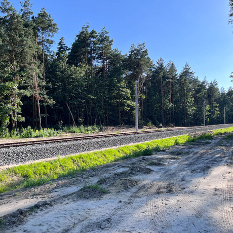 Budowa linii kolejowej z Rzeszowa na lotnisko w Jasionce [sierpień 2023] - fot 27